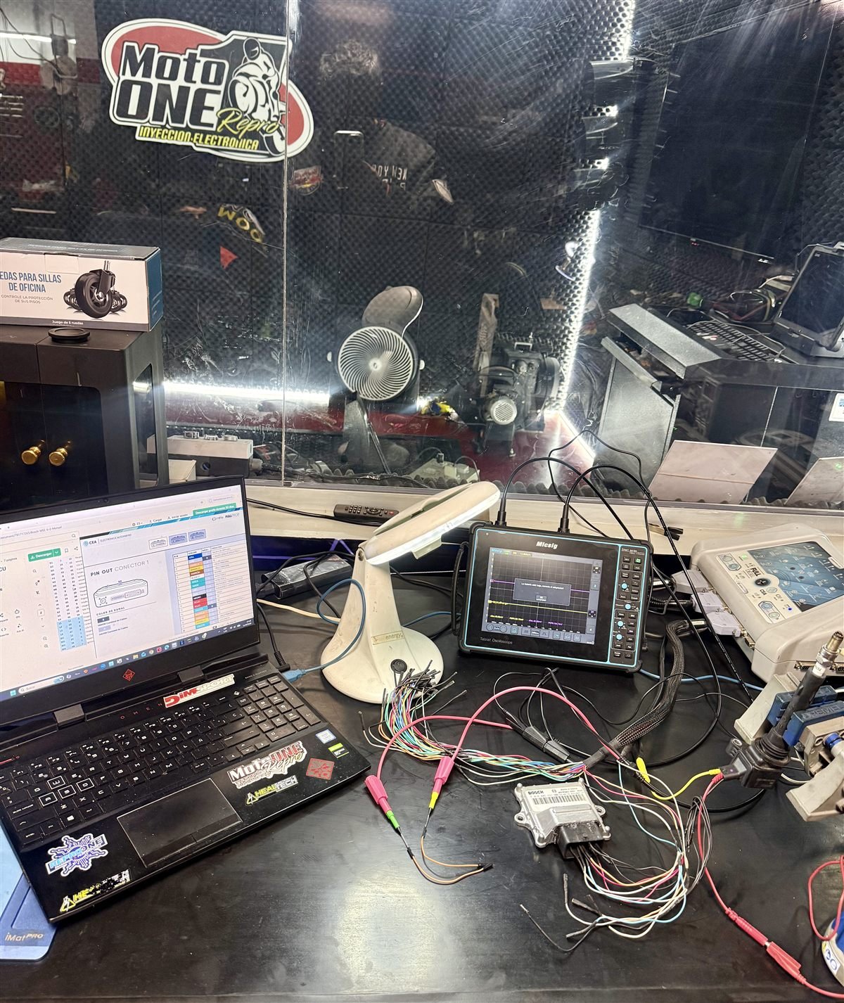 Instrumental electrónico utilizado para diagnosticar motocicletas